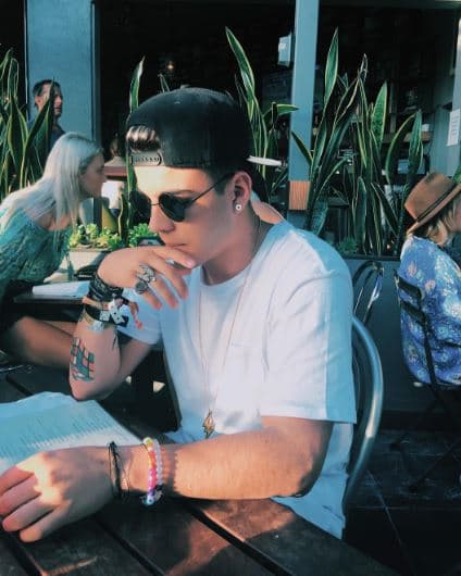 Escribió un libro, 'Youtuber School', que fue todo un éxito. Está preparando el segundo.