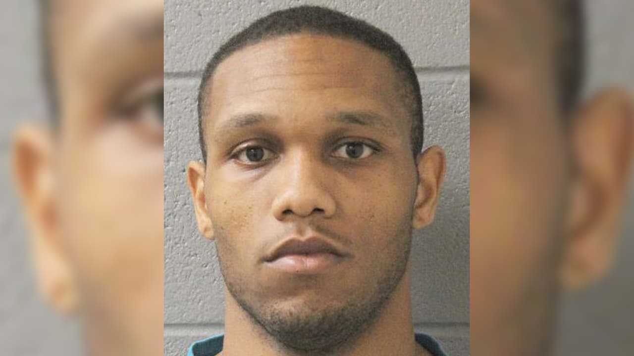 Lo acusan de matar a persona a puñaladas y con un bate de béisbol en el suroeste de Houston