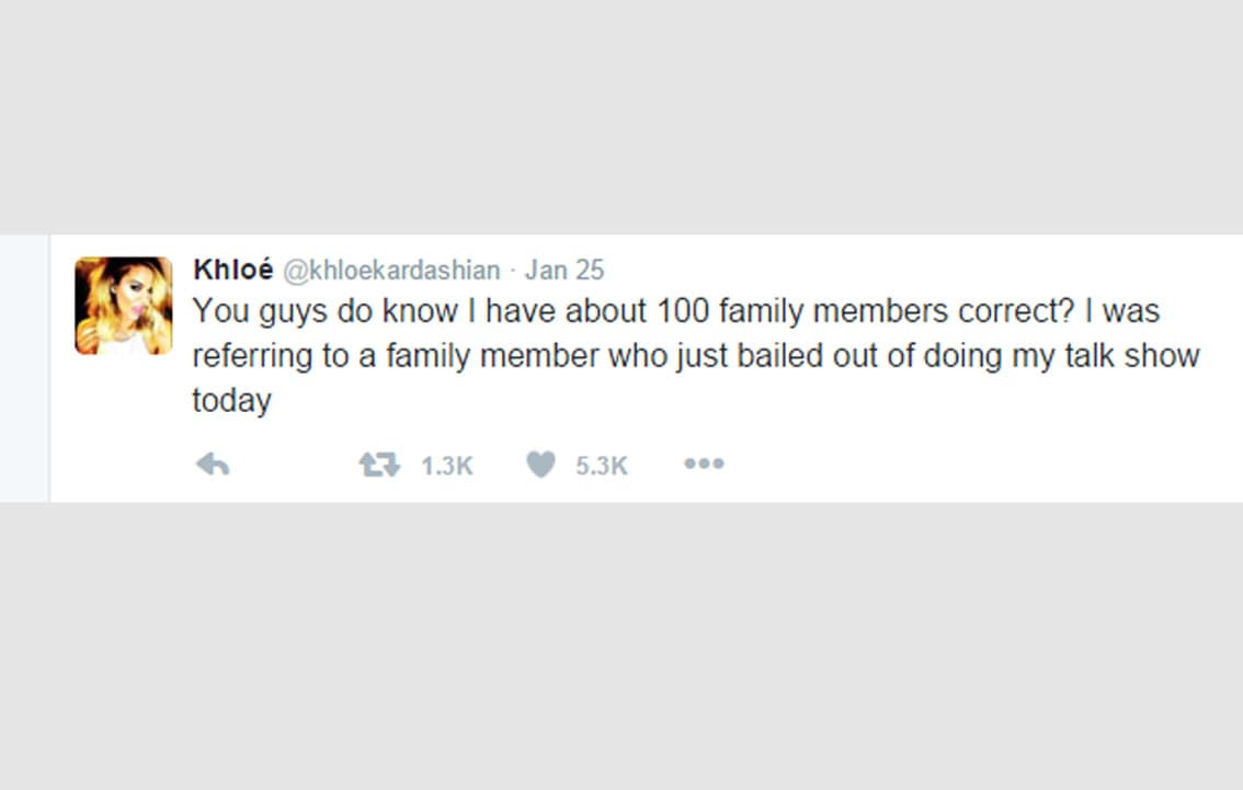 Khloé de inmediato aclaró que el mensajito iba dirigido a un miembro de su familia que la había dejado plantada en su "talk show".