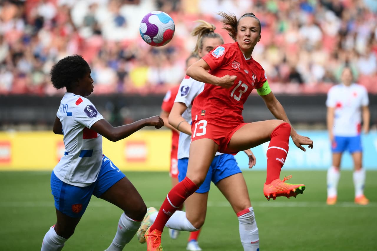 Holanda goleó 1-4 a Suiza en la Jornada 3 con doblete de Romee Leuchter, gol de Victoria Pelova y autogol de Ana-Maria Crnogorcevic.