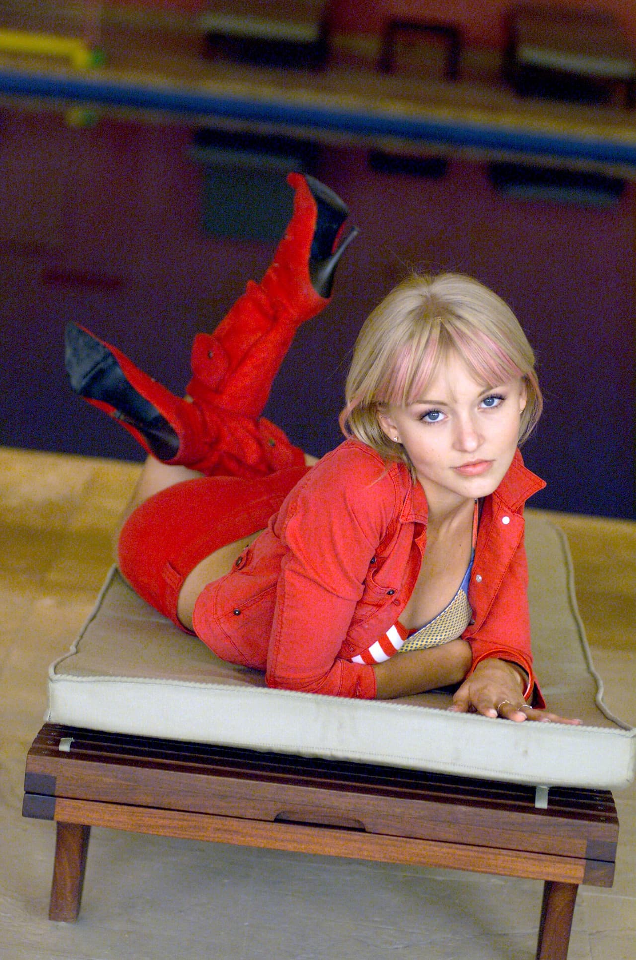 Vico era una joven que solo quería divertirse y vivir experiencias que no estaban acorde a su edad. Ella fue interpretada por Angelique Boyer.