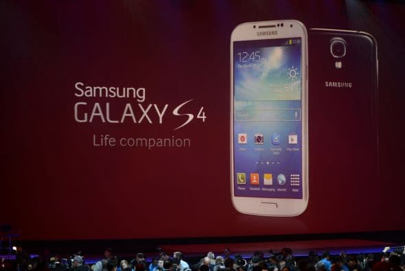 Tiene sensores de tempertura y humedad, así como de gestos. Así que no tendrás que quitarte los guantes en el frío o tocar la pantalla si estás sucio.