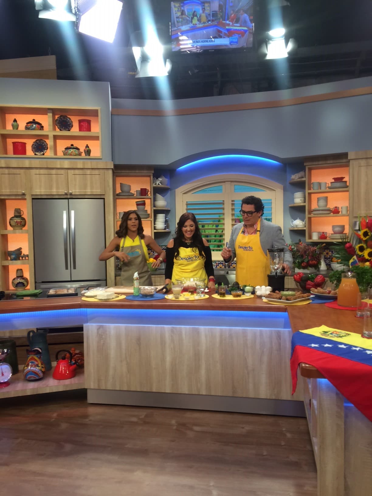 Samar nos enseñó a preparar un platillo típico de su tierra, deliciosos tequeños.