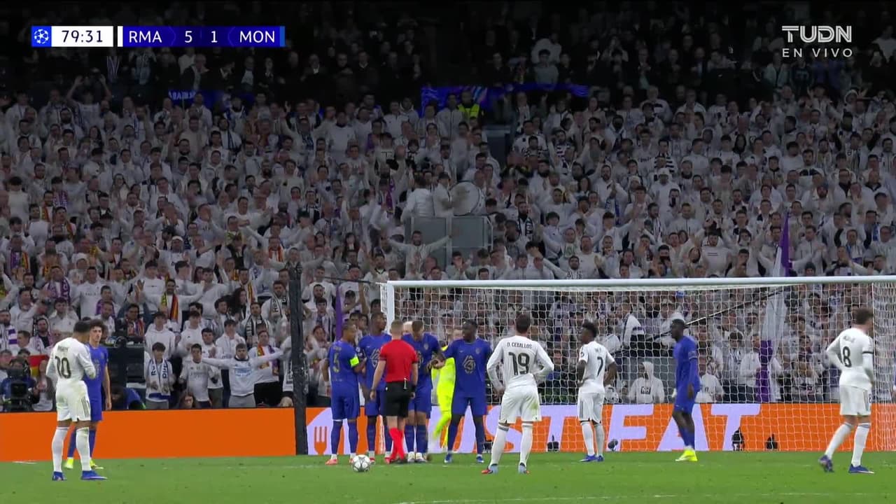 ¡GOL!  anota para Real Madrid. Jude Bellingham