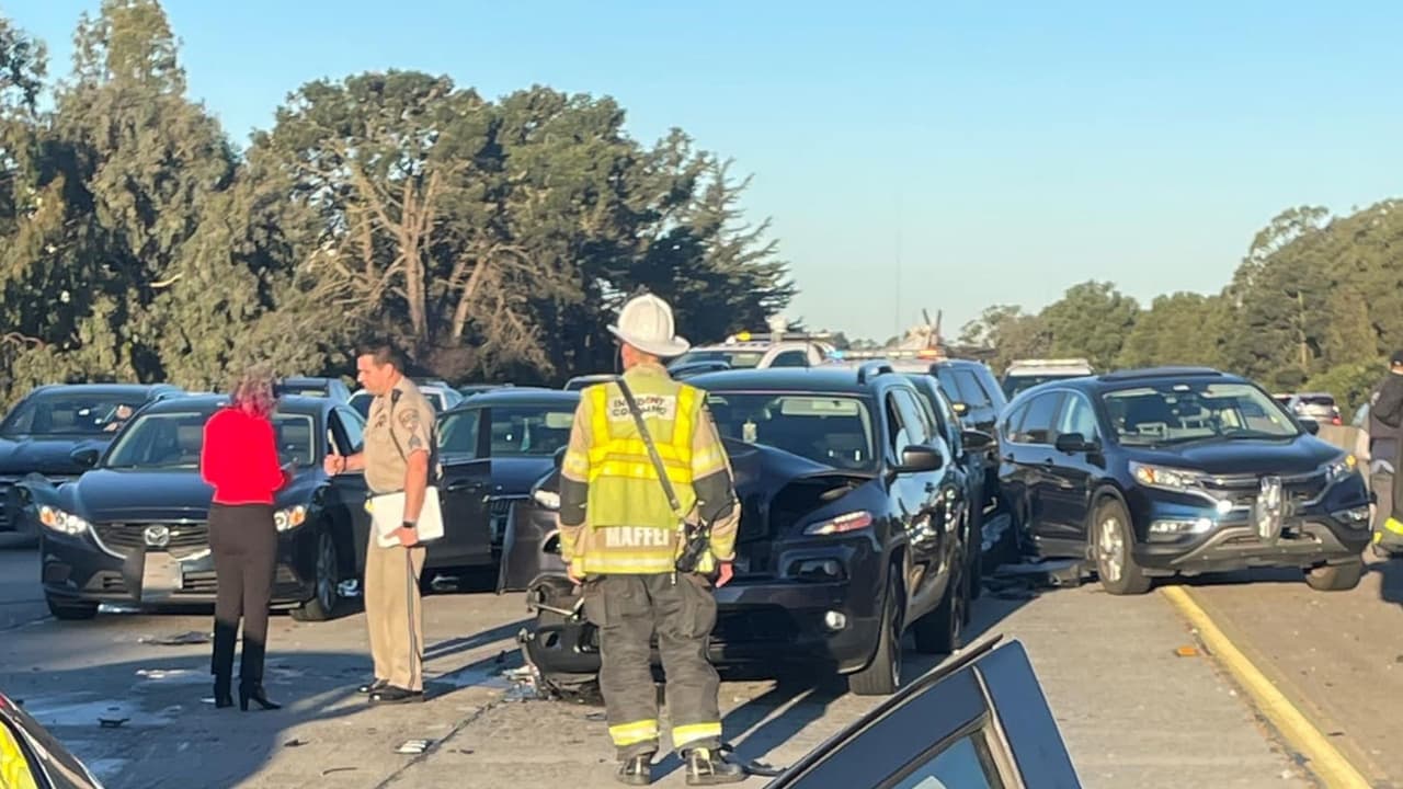 Otro factor que influyó en el accidente fue la alta velocidad de los automovilistas, indicó la Patrulla de Caminos de California (CHP).
<br>