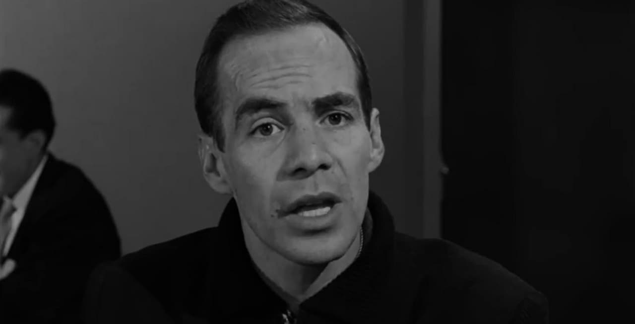 Otro de los hermanos que se dedicó al espectáculo fue 
<b>Manuel</b>, que nació el 29 de enero de 1931 y se ganó el apodo de
<b> ‘El Loco’</b>, porque fingía demencia con varias mujeres para invitarlas a salir y no llamarlas después. 
<br>