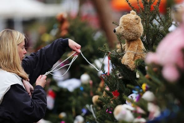 Los investigadores han logrado en la escuela y en la casa del autor del tiroteo (que mató allí a su madre) "pruebas muy buenas" para esbozar "una imagen completa de lo que ocurrió", añadió Vance, aunque rehusó entrar en detalles.