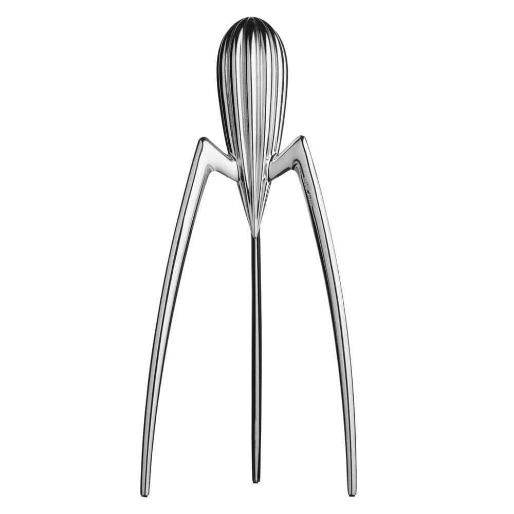 En 1990, el famoso diseñador Philippe Starck creó para Alessi una pieza de arte utilitario que se convirtió en un clásico. Salif es un exprimidor de cítricos que, más allá de su función, viste cualquier cocina en la que se coloque. $78 USD, de venta en amazon.com