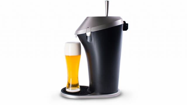 Cualquier cerveza, de botella o lata, puede convertirse en una cerveza de barril con este sistema. $169.99 USD, de venta en amazon.com