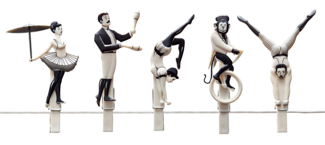 Oded Friedland diseñó para PA Design este paquete de clips con forma de equilibristas. Los puedes usar para sostener paños de cocina, colgar ropa delicada o cerrar bolsas y así mantener frescos los alimentos. $16 USD, de venta en pa-design.com