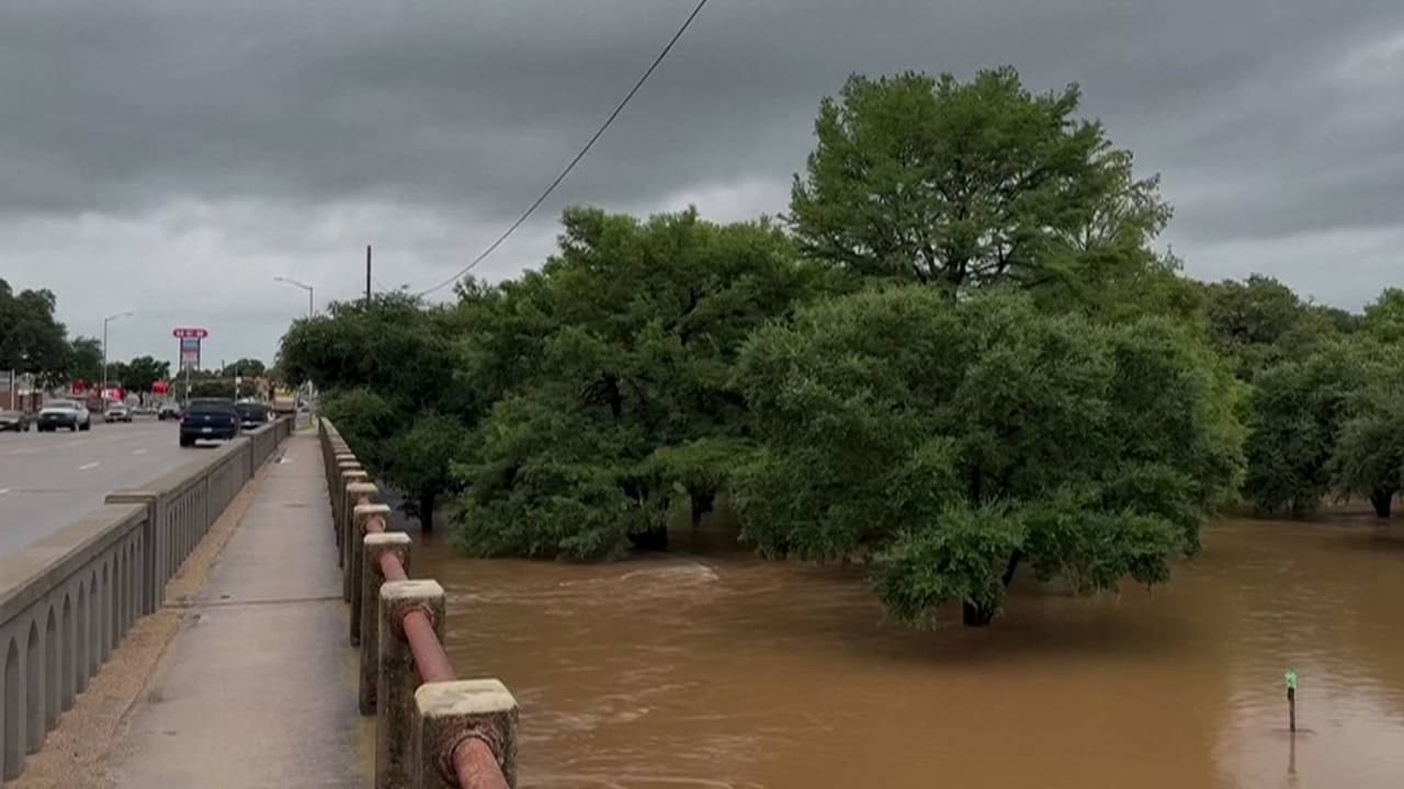Inundaciones golpean Texas con rescates y evacuaciones masivas