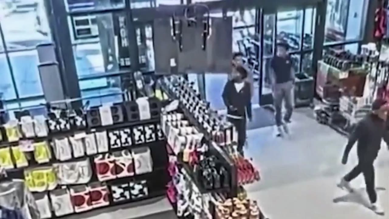 Ocho adolescentes roban decenas de artículos en tienda en Polk: en Florida es delito grave