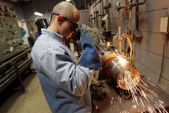 Los expertos prevén un crecimiento más firme para el segundo semestre del año sobre el nivel previsto para el primer semestre.