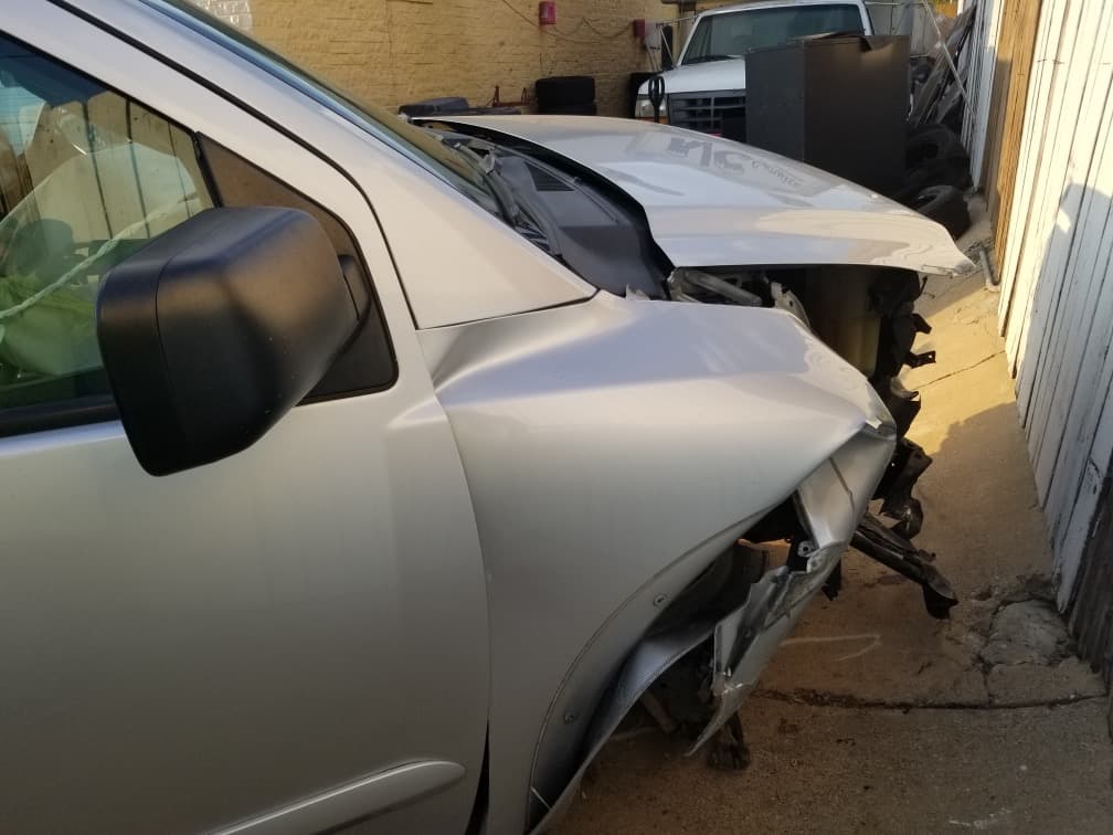 Autoridades pudieron dar con los sospechosos quien estrellaron el vehículo y luego fueron arrestados. 
<br>