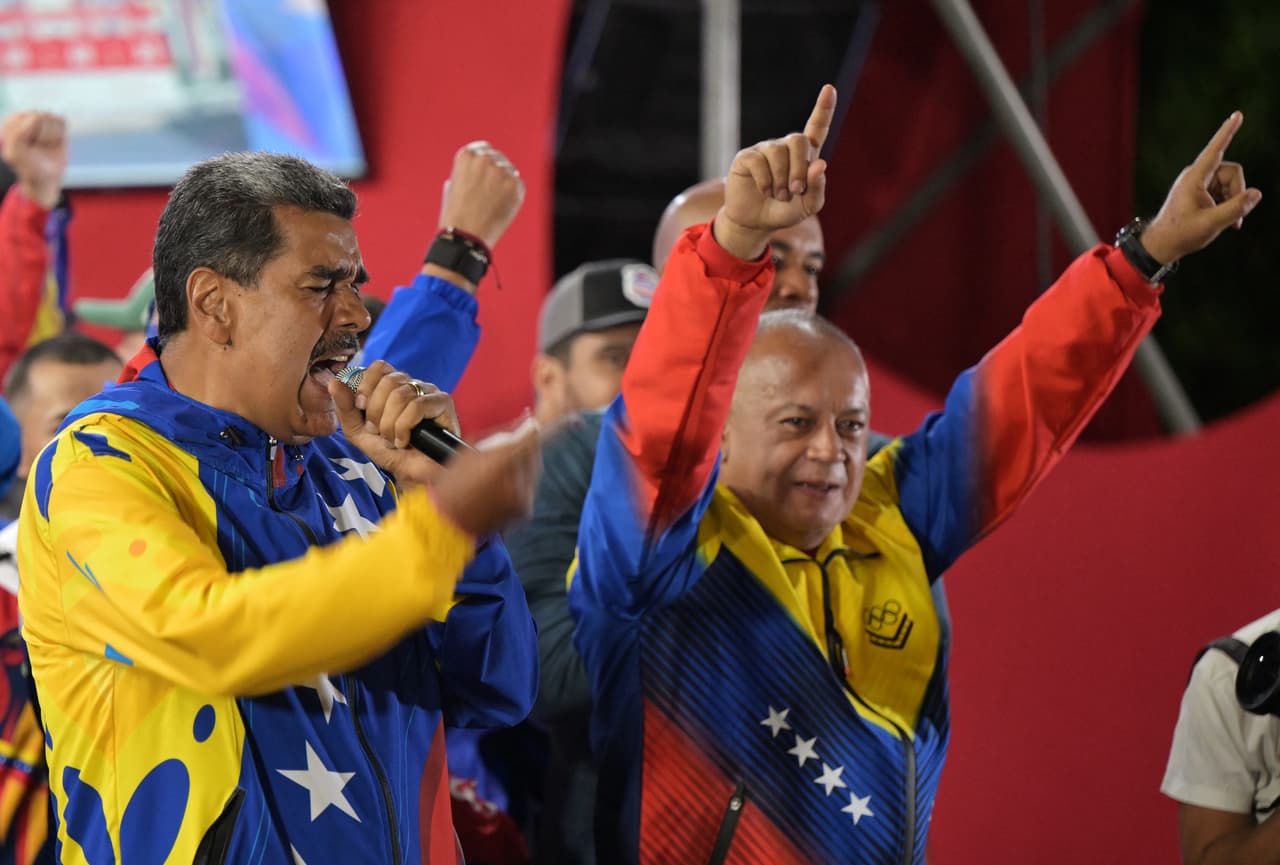 El CNE anunció que Maduro obtuvo el 51.20% de los votos con el 80% de las mesas escrutadas, mientras que el candidato opositor Edmundo González alcanzó el 44.2%. 
<br>