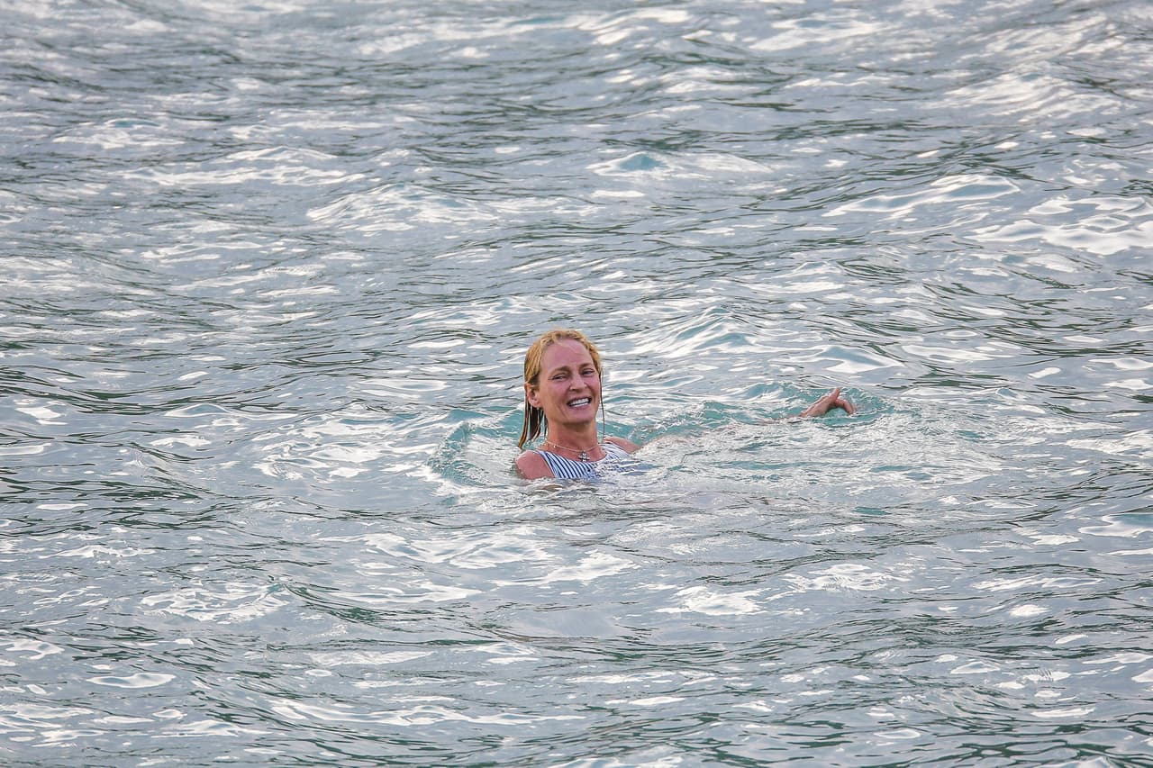 Mija, el doctor dice que no nades una hora después de comer - o beber.