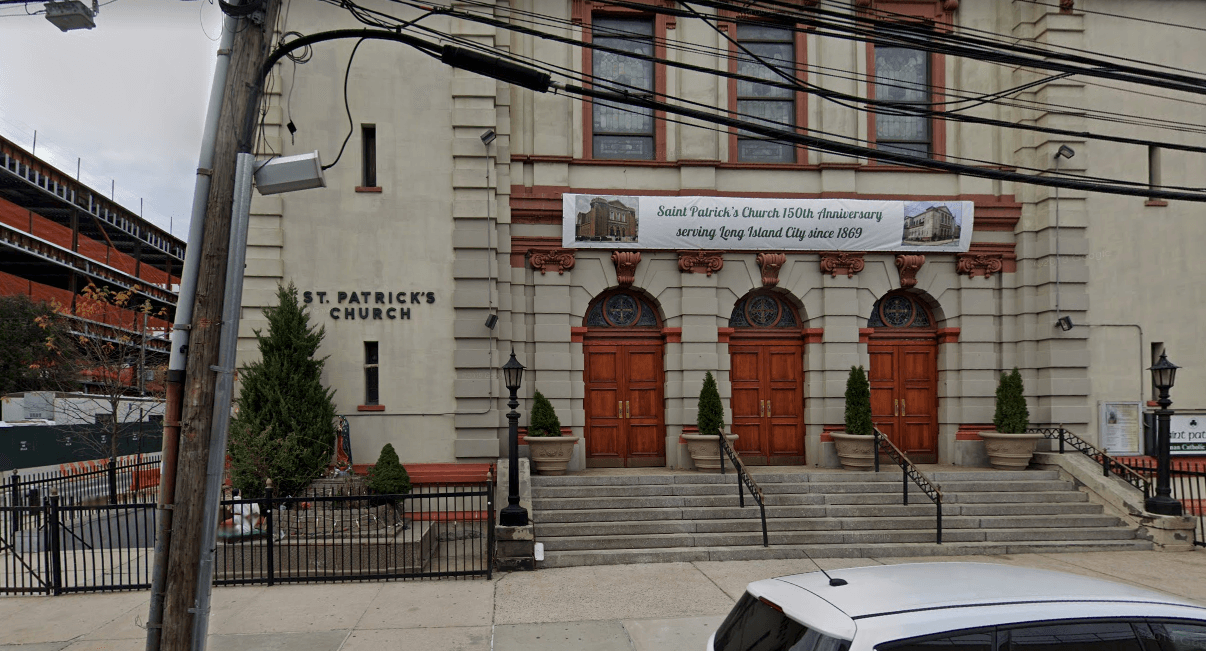 <h3 class="cms-H3-H3">St. Patrick</h3>
<br>
<b>Dónde: </b>39-38 29th Street, Long Island City, NY 11106
<br>
<b>Cuando:</b> El 3er sábado de cada mes, de 10 a.m. a 12 p.m.