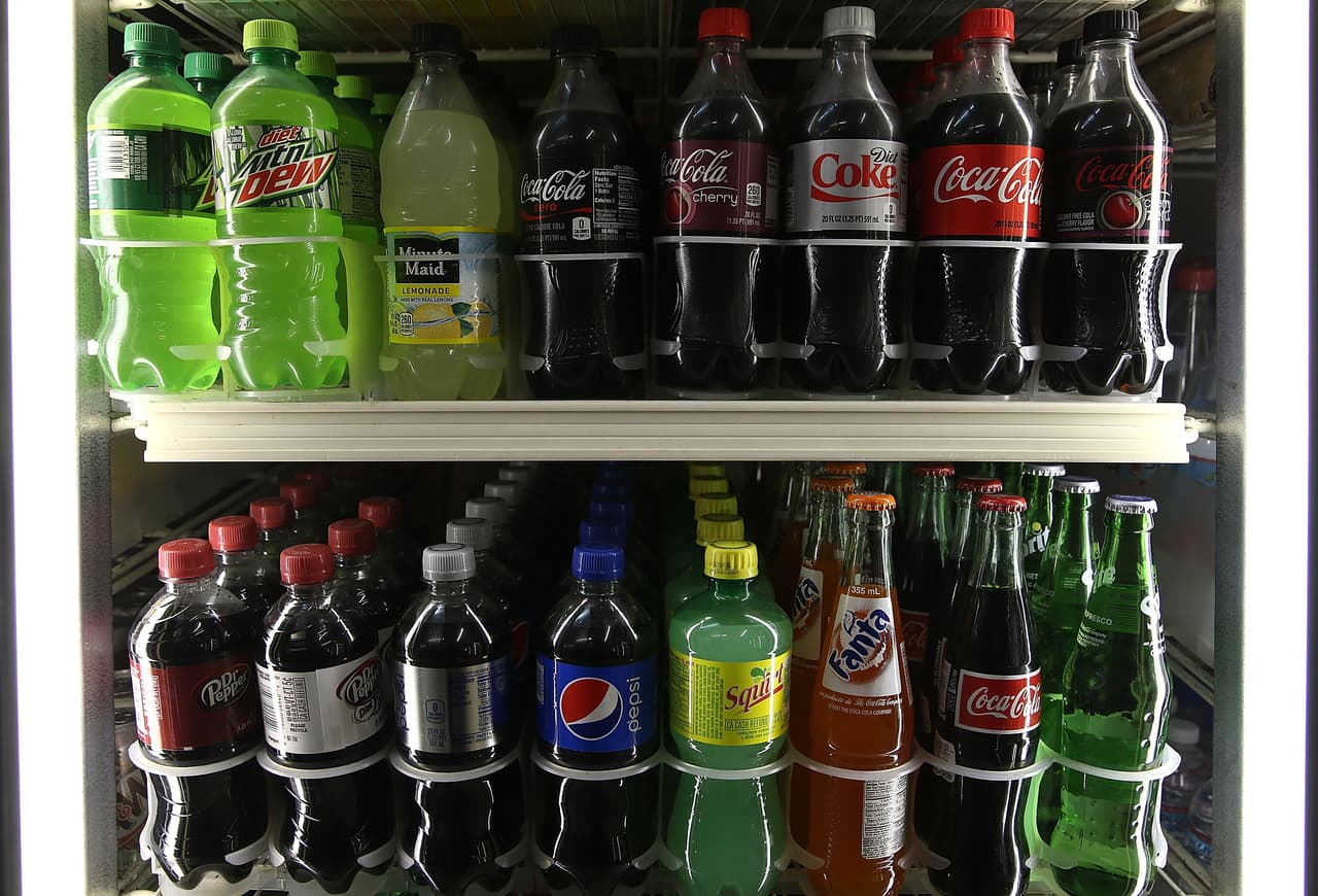 Las sodas deberán alertar sobre los riesgos de obesidad, diabetes y daño dental.
