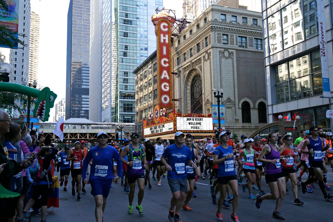 También realizaron reuniones de seguridad con dueños de condominios y hoteles para reforzar el plan del maratón así como con cuadrillas de emergencia y personal médico.