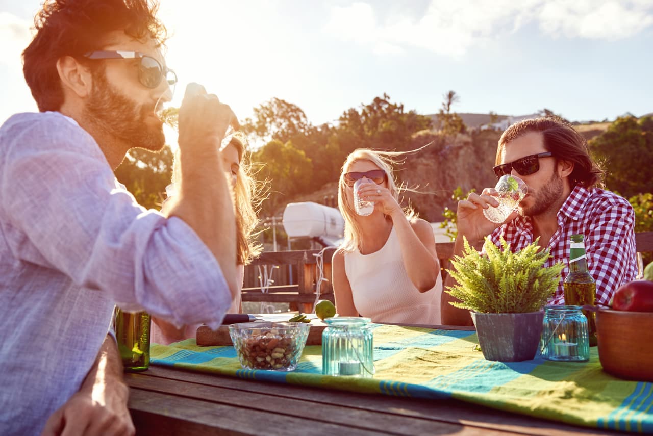 Prepárate para el movimiento social, fiestas, invitaciones, te verás envuelto en múltiples actividades.