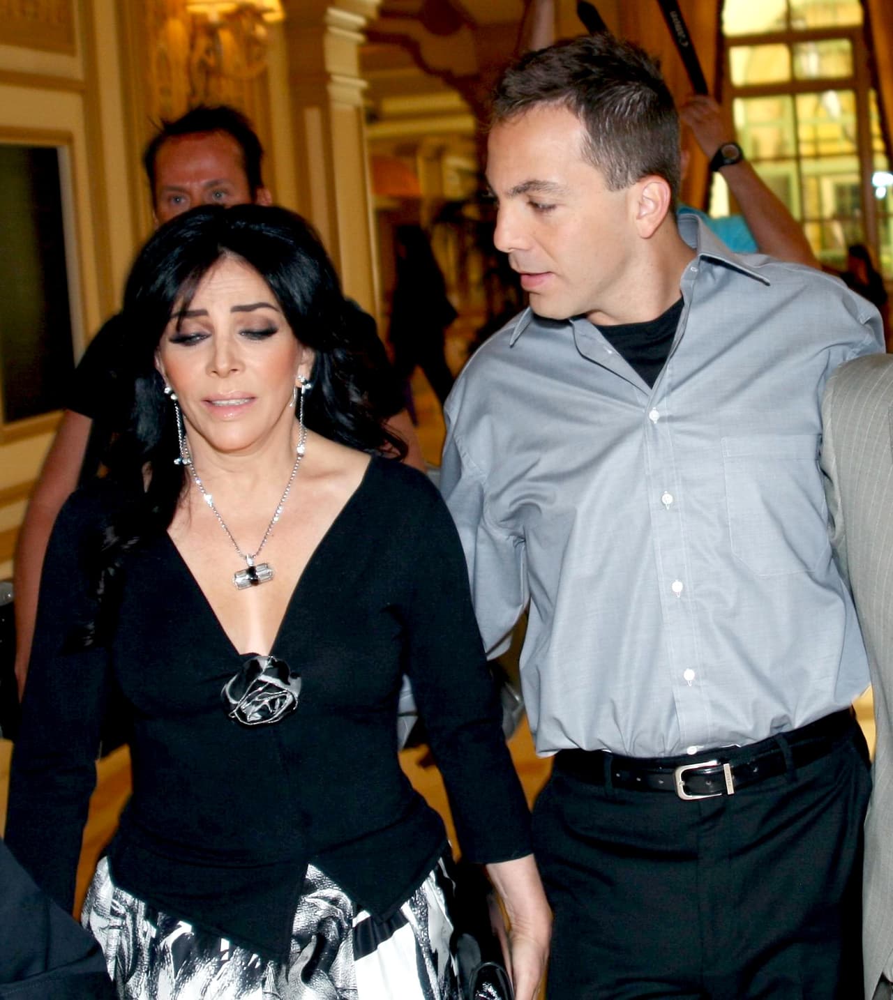 "El primer matrimonio sí fue con un cariño tremendo. Luego, bueno, cuando vio (Verónica Castro) que yo naufragaba con el primer matrimonio y que venía rápidamente hacia el segundo, ahí ya dijo 'Yo creo que a este chico ya se le desconectaron algunos cables'", recordó.