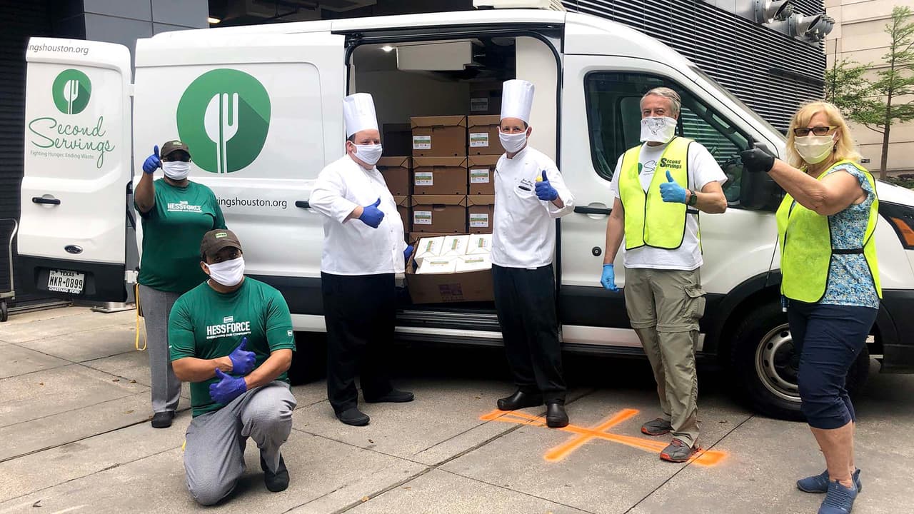 Esto es parte del nuevo programa "Dinner’s On Us" creado por Second Servings.