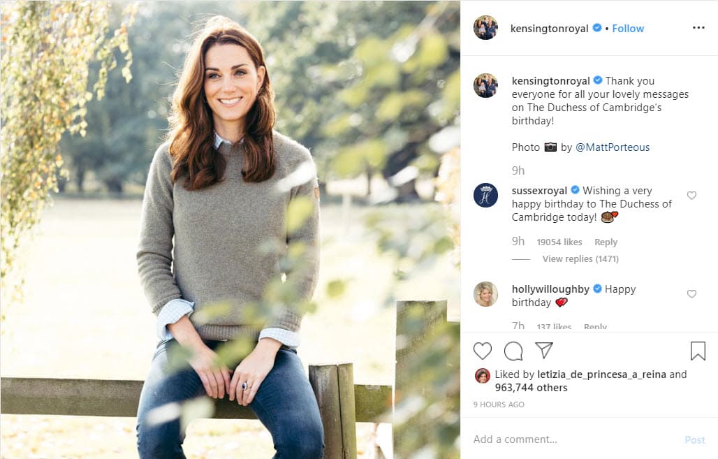 Por otro lado, para felicitarla 
<b>el palacio de Kesington</b> compartió una foto de Kate donde luce relajada, vistiendo jeans y un suéter.