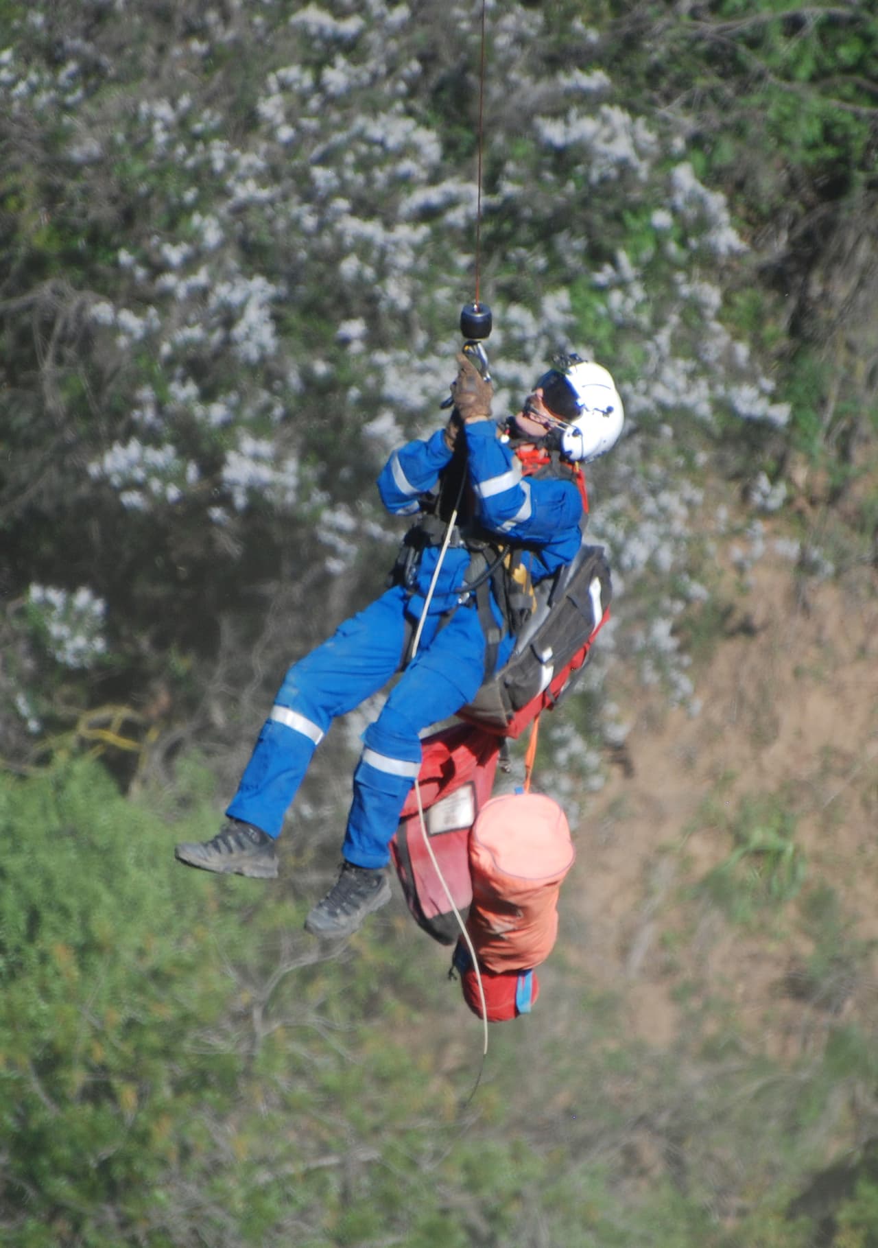El esfuerzo no fue suficiente. La lesión de la mujer no le permitía recorrer el camino de vuelta.
