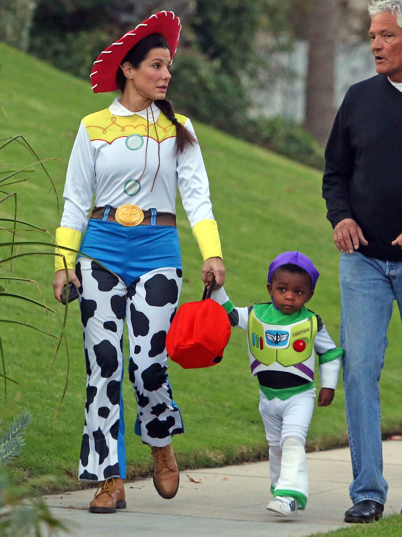 Cuando era más pequeño, Louis fue el Buzz Lightyear mientras que Bullock se disfrazó de la vaquerita Jessy para hacerle segunda.