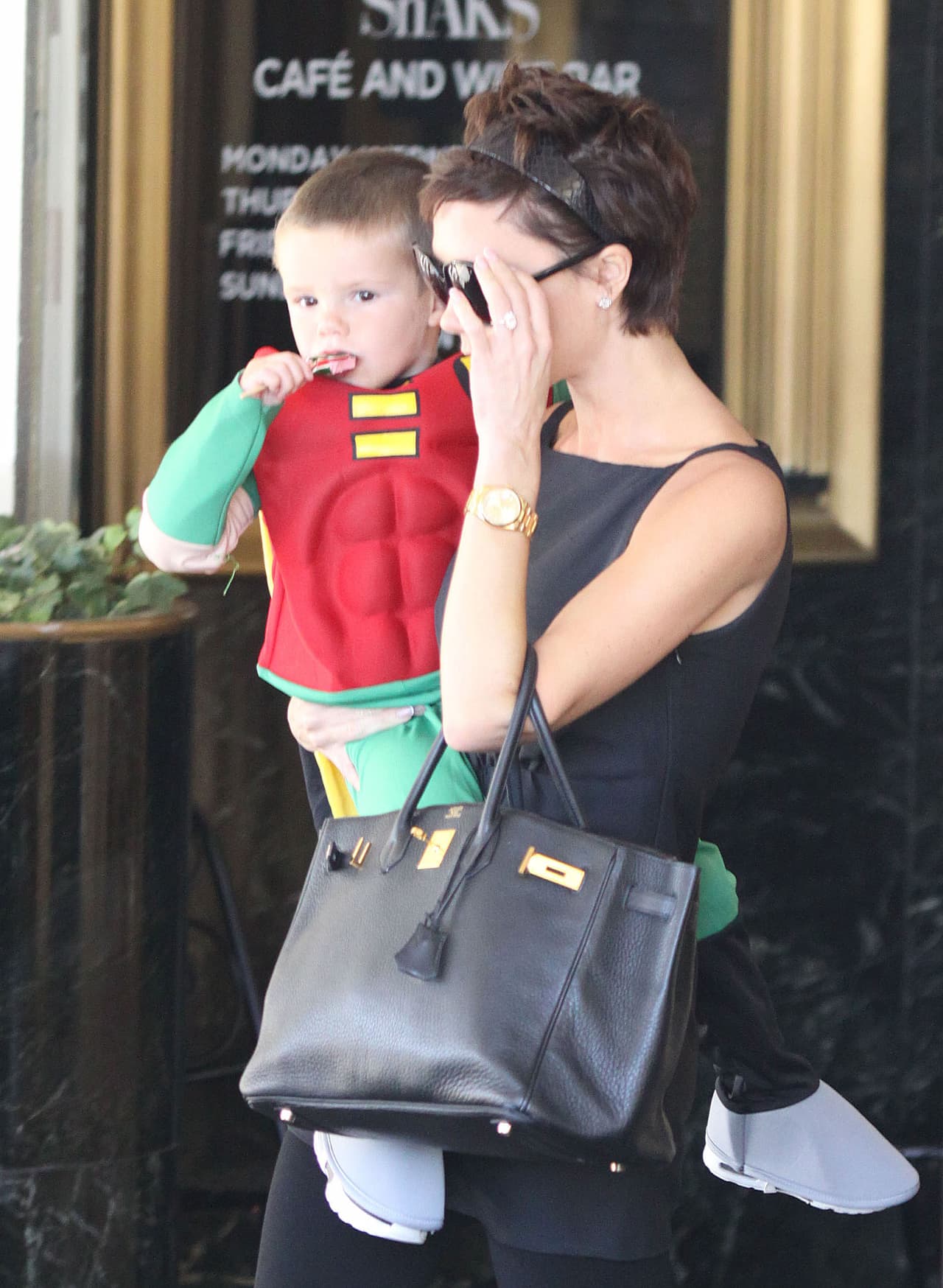 Cruz era aun pequeño cuando su mami Victoria Beckham lo disfrazó de Robin.