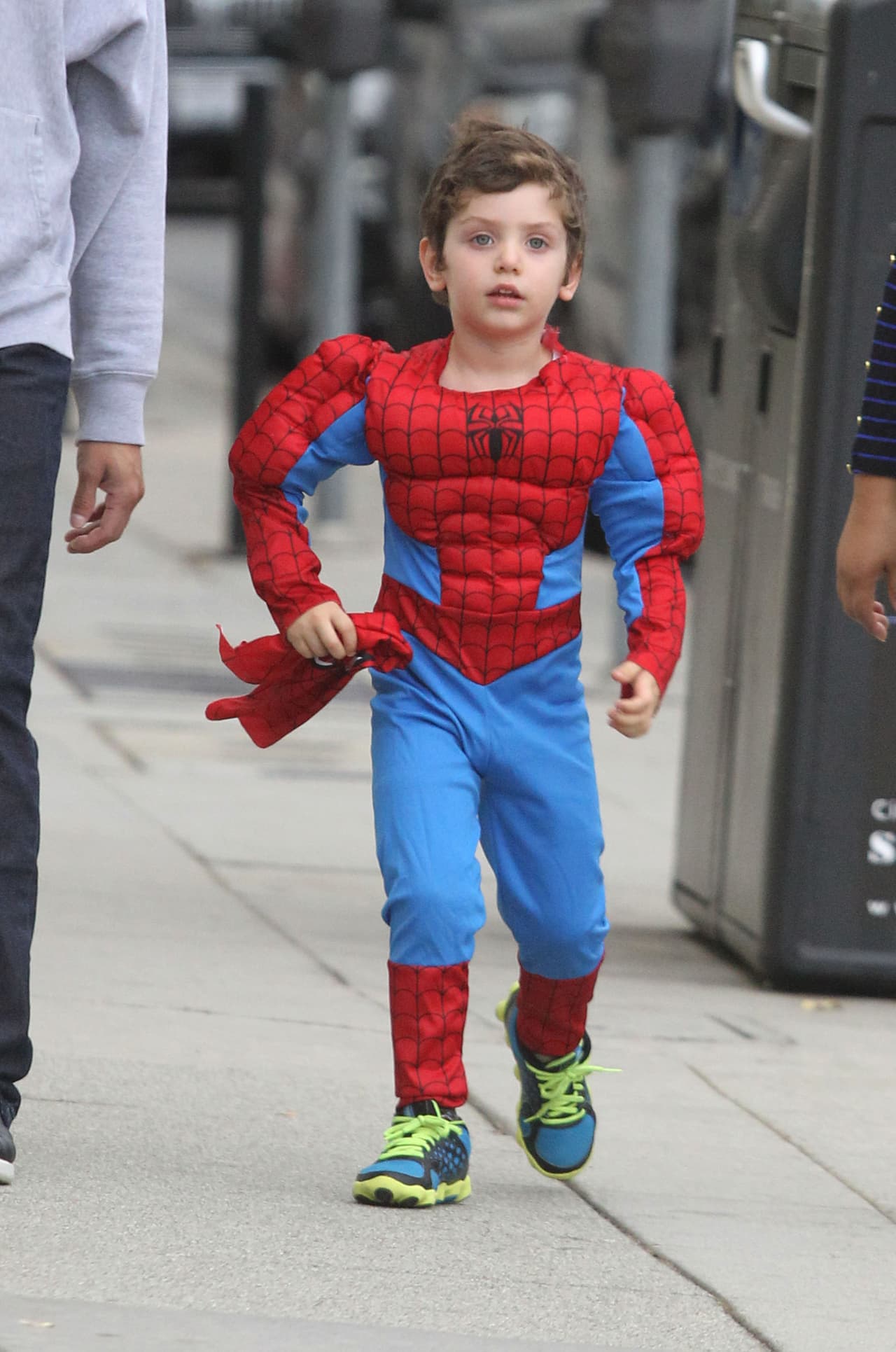 Spiderman es pequeño, pero muy guapo y musculoso. O al menos eso pensamos cuando vimos al travieso hijo de Ana Bárbara.