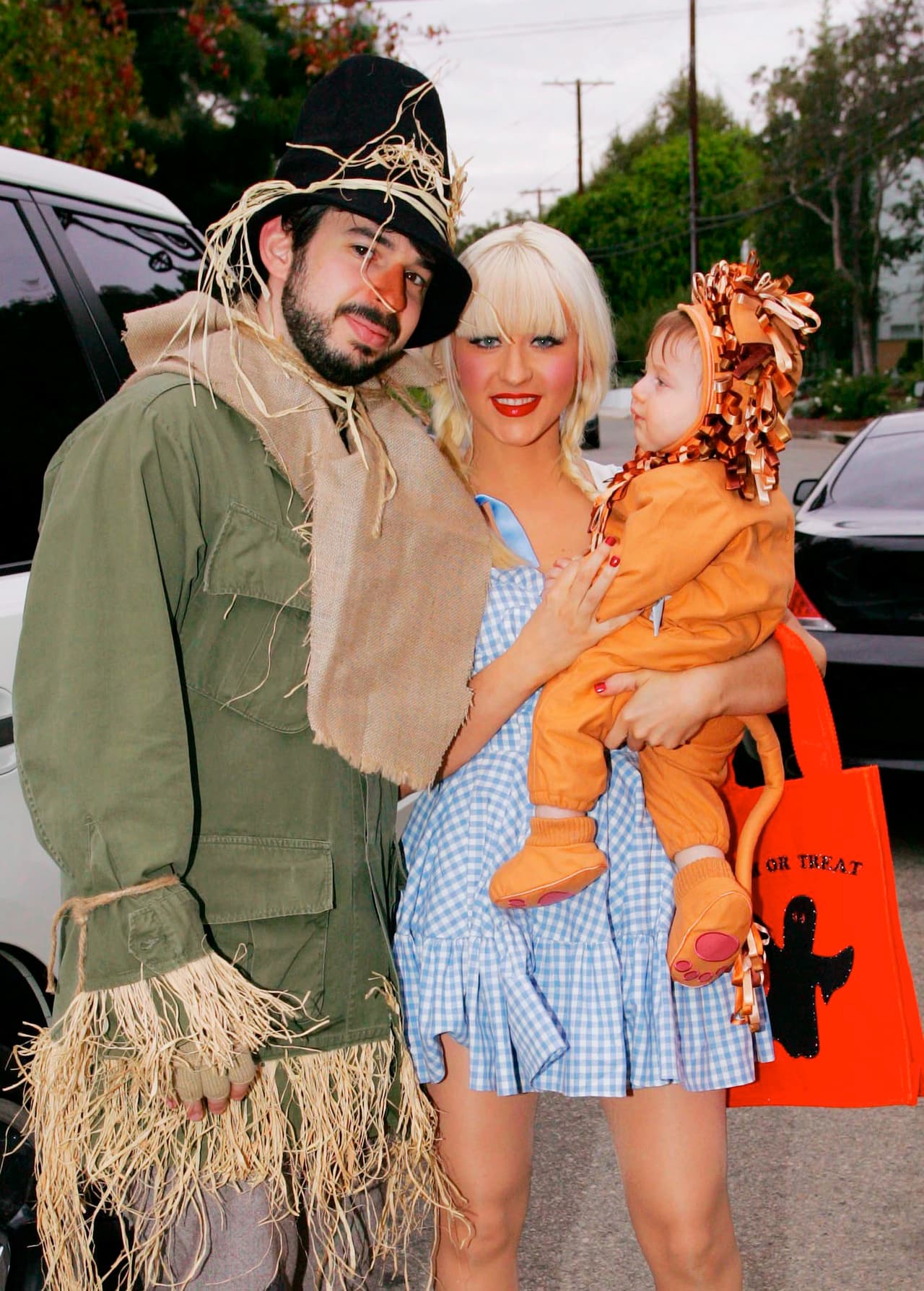 Maax era aún súper pequeño cuando su mami Christina Aguilera y su papi le enseñaban el 'trick or treat', pero cualquiera le hubiera dado dulces a este tierno leoncito solo con ver su cara.