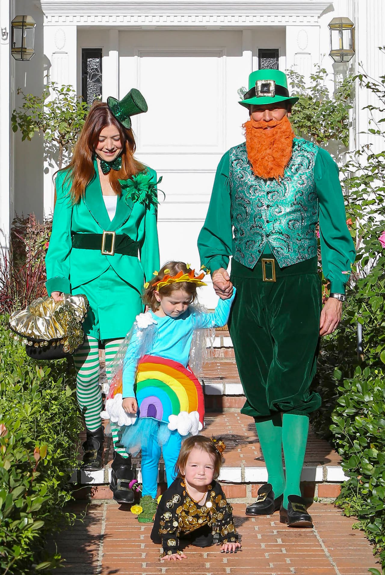 Satyana and Keeva prefieren los disfraces más coloridos y tiernos del mundo. Las hijas de la actriz de 'How I Meet Your Mother' fueron un arcoíris y una pequeña gitana que apenas gateaba.