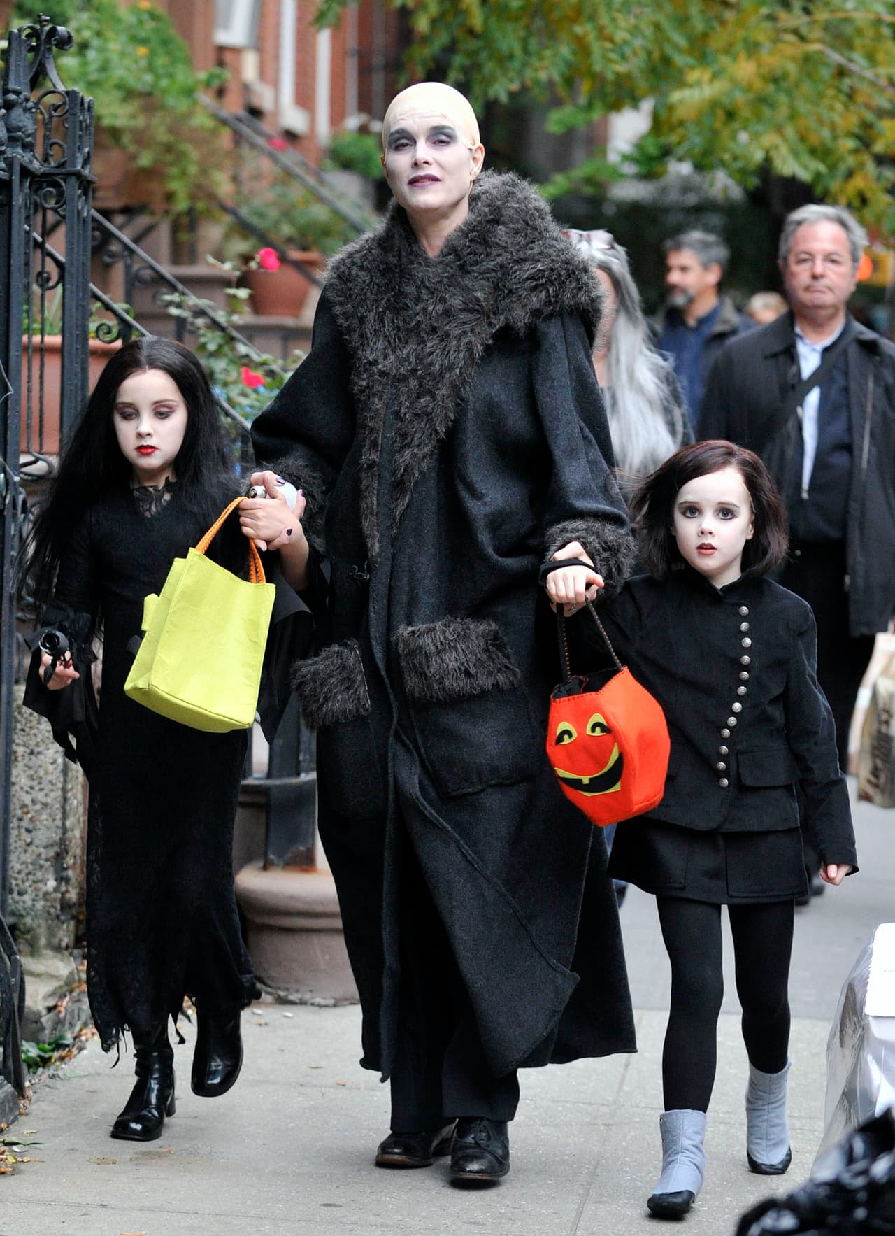 Brooke Shields y sus pequeños fueron la 'Familia de los Locos Adams' en las calles de Nueva York.