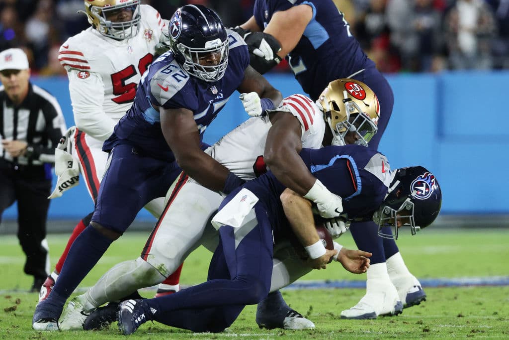 Ryan Tannehill conecta con A.J. Brown y concretan para 145 yardas y un TD en la remontada 17-20 sobre los San Francisco 49'ers.