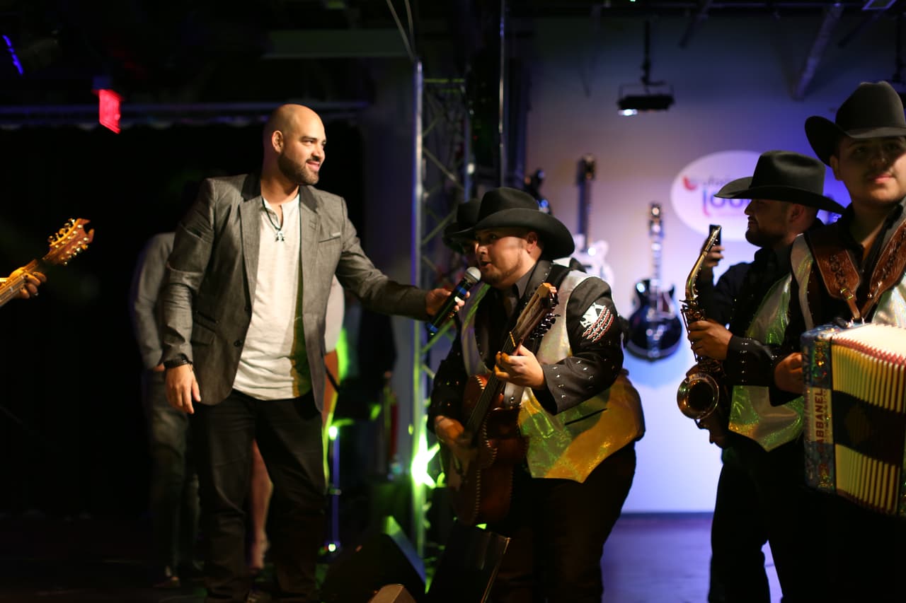 Y qué mejor manera que cerrar el día que con Los Norteños de Ojinaga cantando las mañanitas para Jesse.