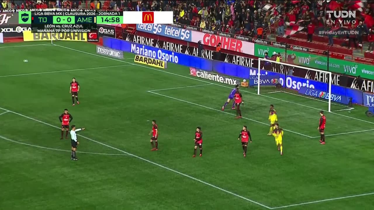 ¡Primer aviso azulcrema! Búfalo Aguirre saca el tiro pero no logra encontrar el arco