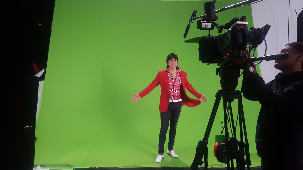 Una y otra vez, deseó a los fans de Galavisión disfrutar de las felices fiestas.