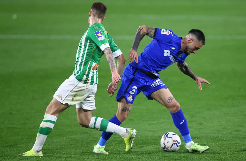 Canales falló un penal hacia los 76’ y el gol no llegaba al Benito Villamarín. Guardado salió al 78’. Hacia el final del duelo, Borja Iglesias (84’) no falló desde el manchón penal. En la siguiente jornada de La Liga, Betis visitará al Cádiz y Getafe recibirá al Valencia.