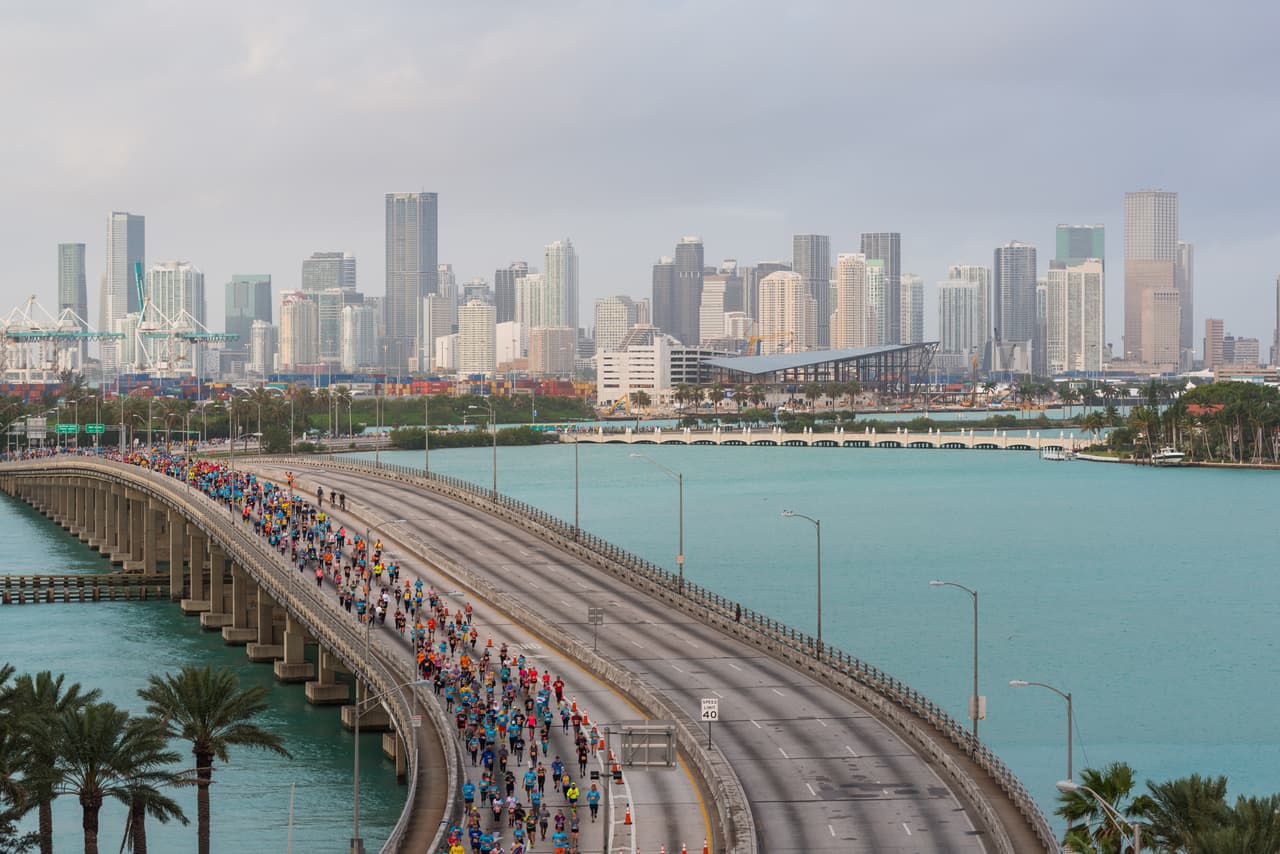 Atención conductores: Estas son las calles que estarán cerradas el domingo por el Maratón de Miami