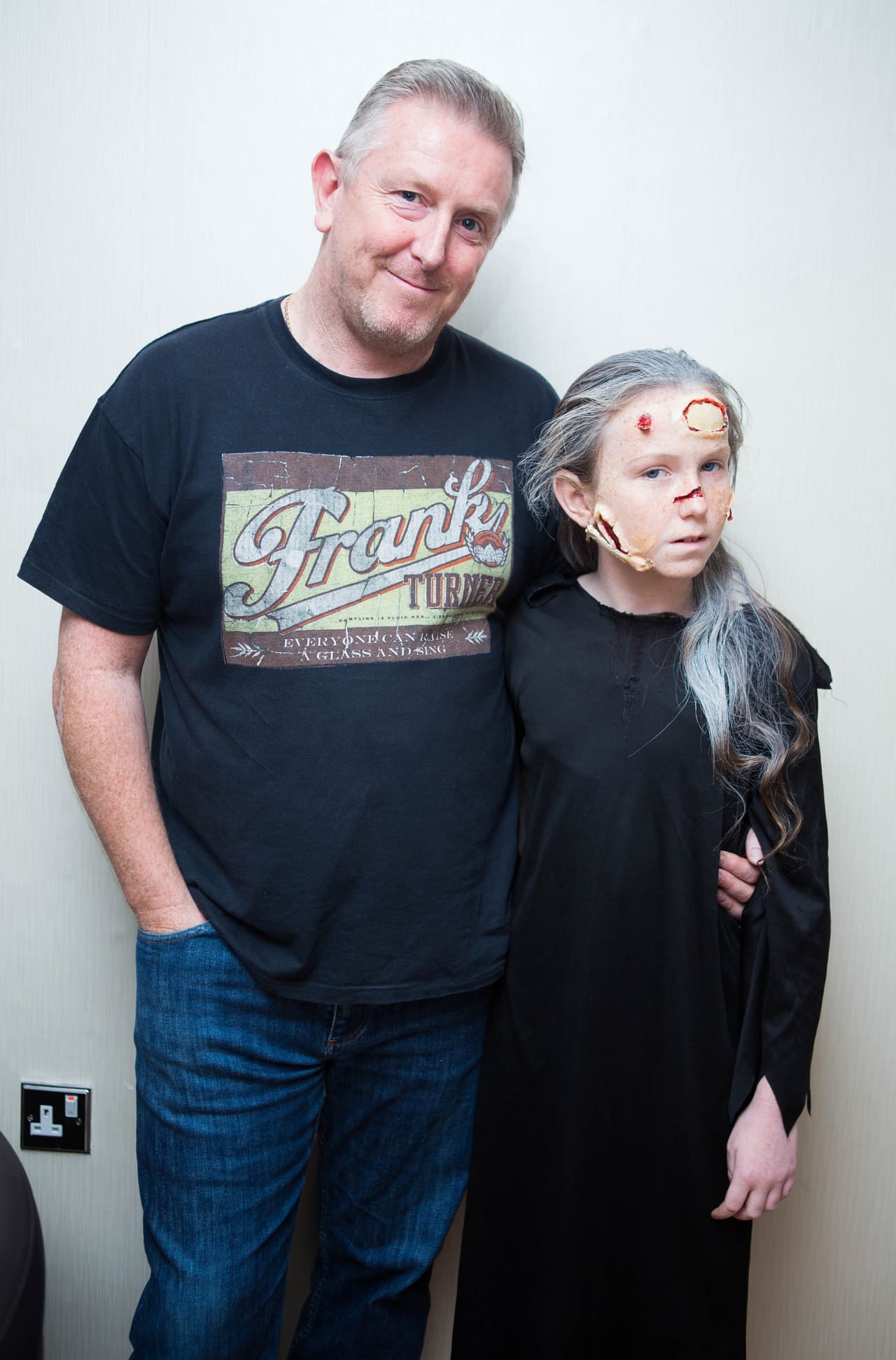 Un hombre transforma a su adorable hija en un ser demoníaco cada Halloween.