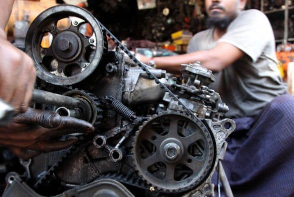 “Les inventan partes que no son”: conozca las estafas más comunes de mecánicos deshonestos