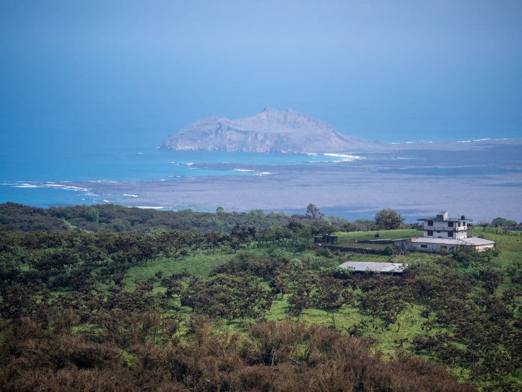 Le sigue 
<b>Ecuador</b>, en el puesto 96 y también código "verde".
