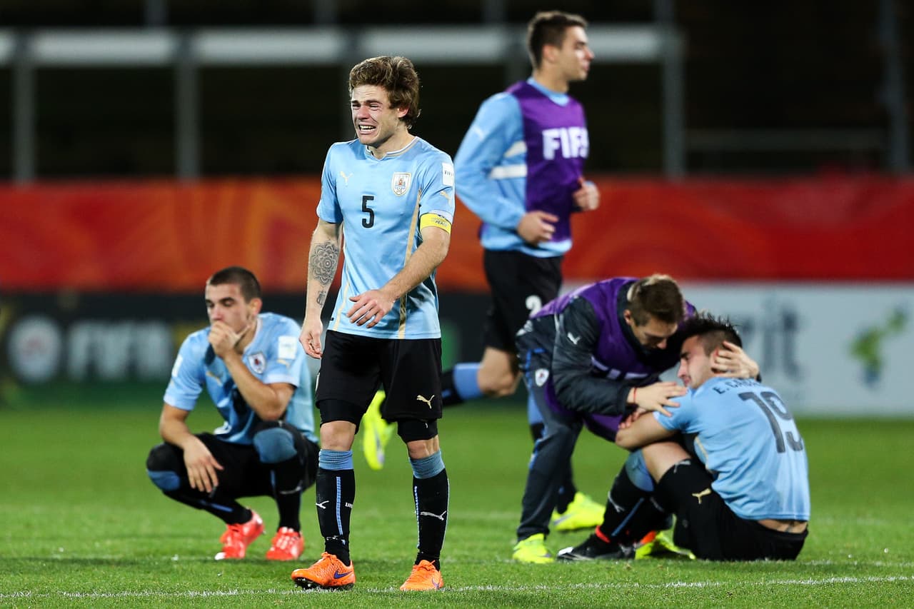 Las lágrimas de Nández demostraron que se trata de un futbolista muy competitivo que se deja el alma en la cancha.