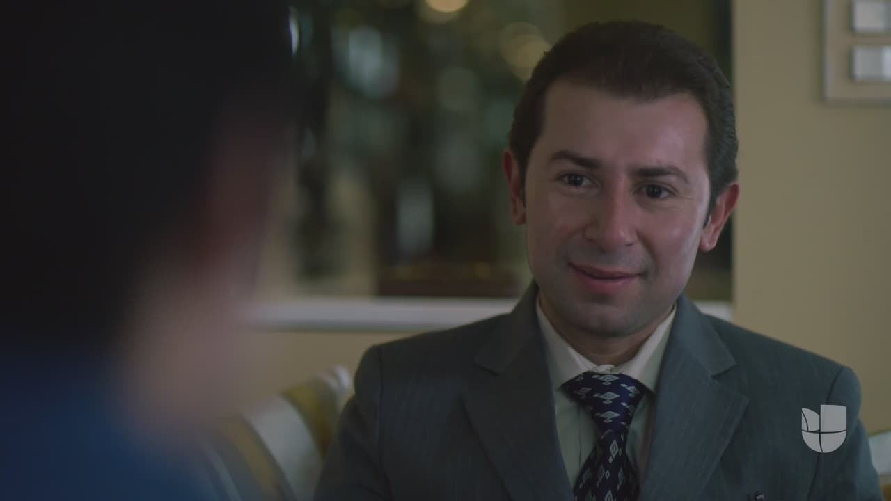 Mientras tanto, Joaquín le dio un obsequio a Lora por su lealtad y el abogado se llenó de felicidad tras escuchar por su propio jefe que lo estima como a un amigo.