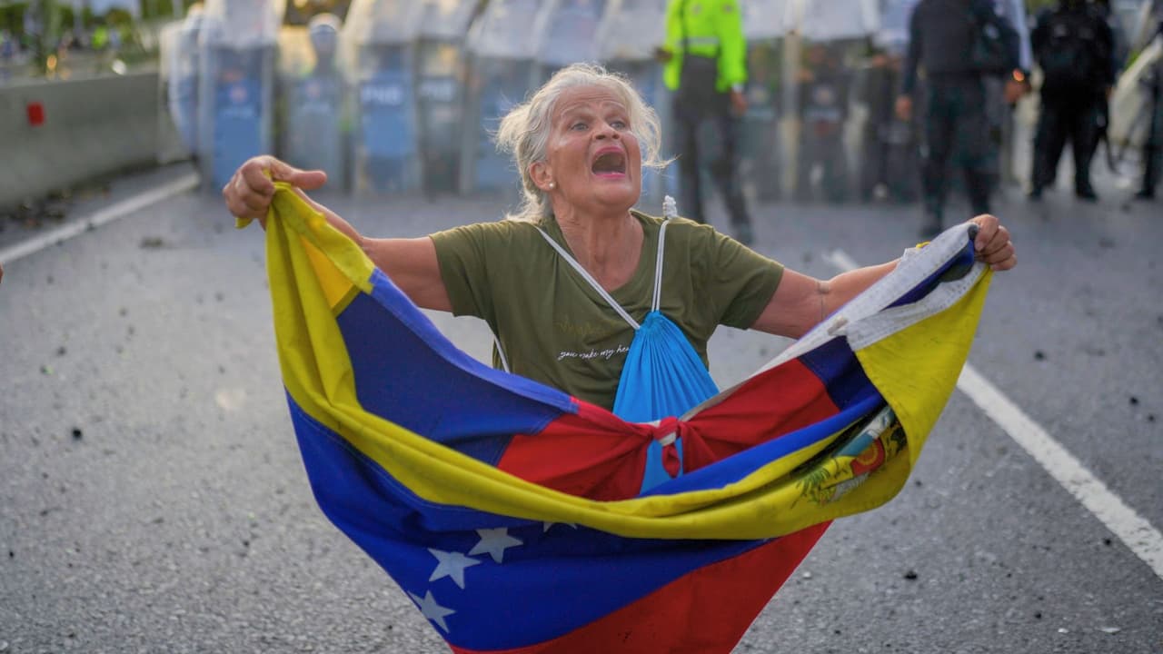 Mientras la situación en Venezuela continúa desarrollándose, los migrantes
<b>venezolanos en Texas permanecen atentos y comprometidos, demostrando que, aunque lejos de su tierra, su corazón sigue latiendo al ritmo de su país</b>.