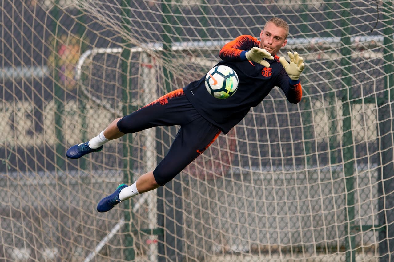 El arquero holandés Jasper Cillessen es del interés de Liverpool, que habría empezado sus gestiones con Barcelona para tener en sus filas al suplente del equipo catalán.