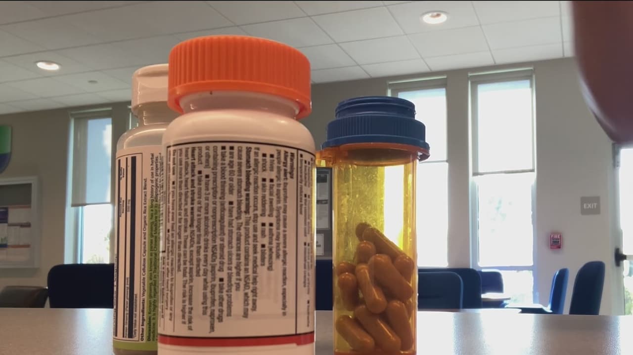 Padres exigen respuestas sobre estudiante que dio Benadryl a sus hijos