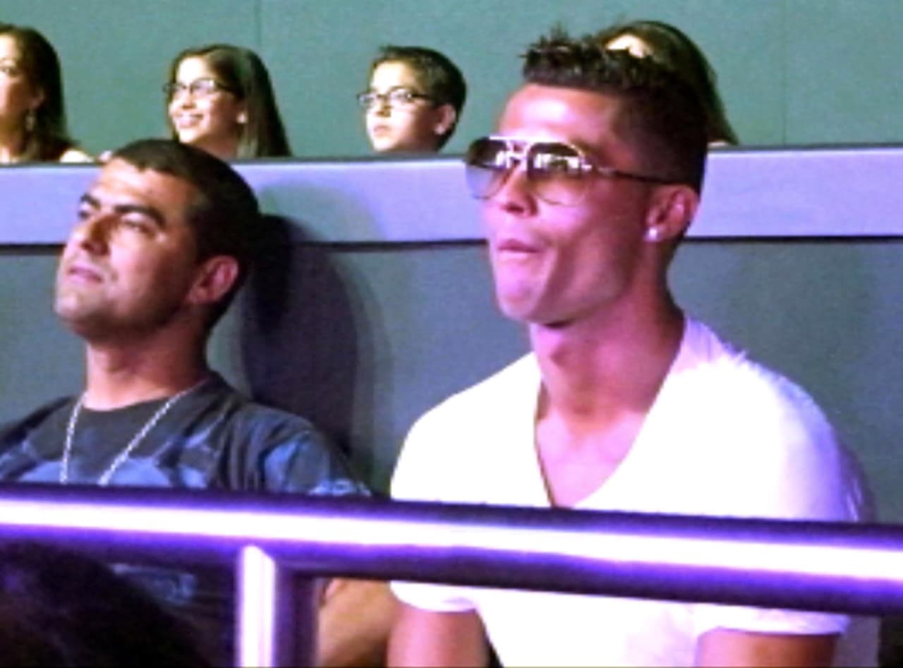 El deportista estuvo acompañado de algunos amigos.