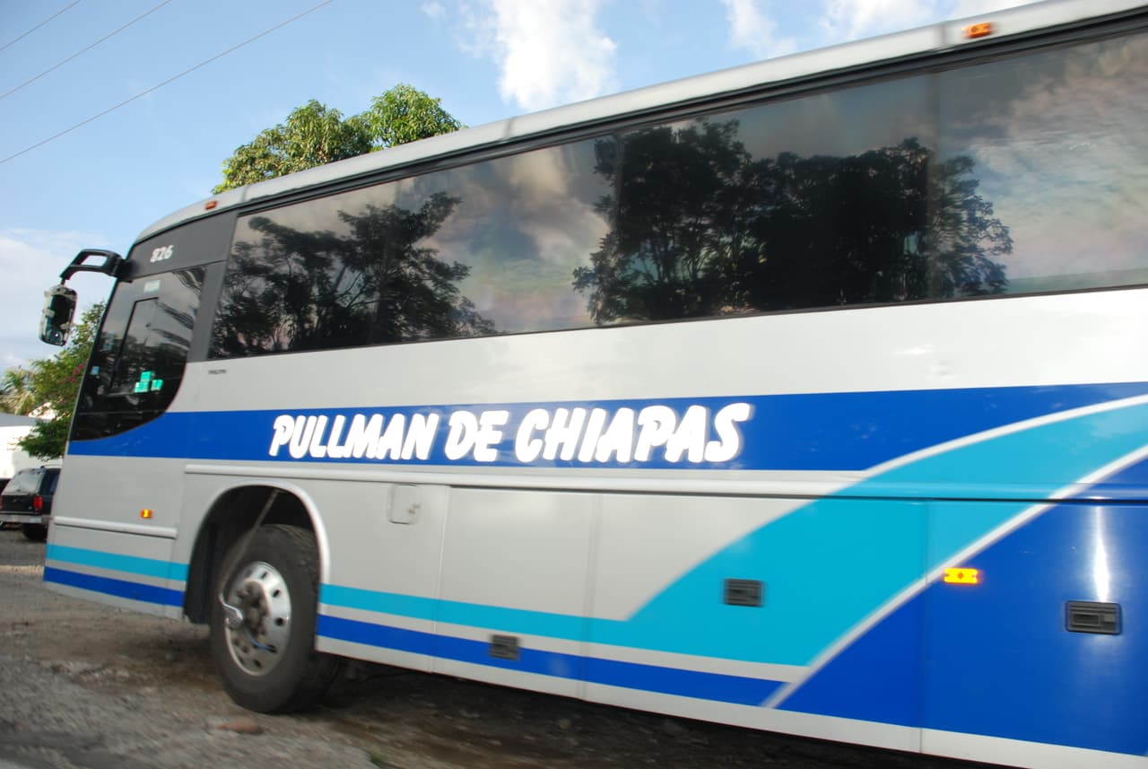 Entre octubre de 2014 y mayo de 2015, México detuvo a más migrantes que la patrulla fronteriza de EEUU. En Tapachula, los deportan en autobuses como este.